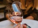 The majority of the rosés available at the SAQ follow the Provence model developed by Régine Sumeire in the mid-1980s, in which a hydraulic press gently presses the grapes with just enough pressure to extract the juice.