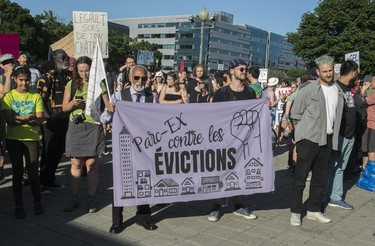 A group of people holds a sign that says "Parc-ex contre les évictions" at a march