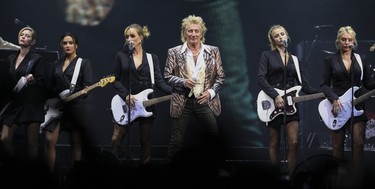 Rod Stewart performs at the Bell Centre.