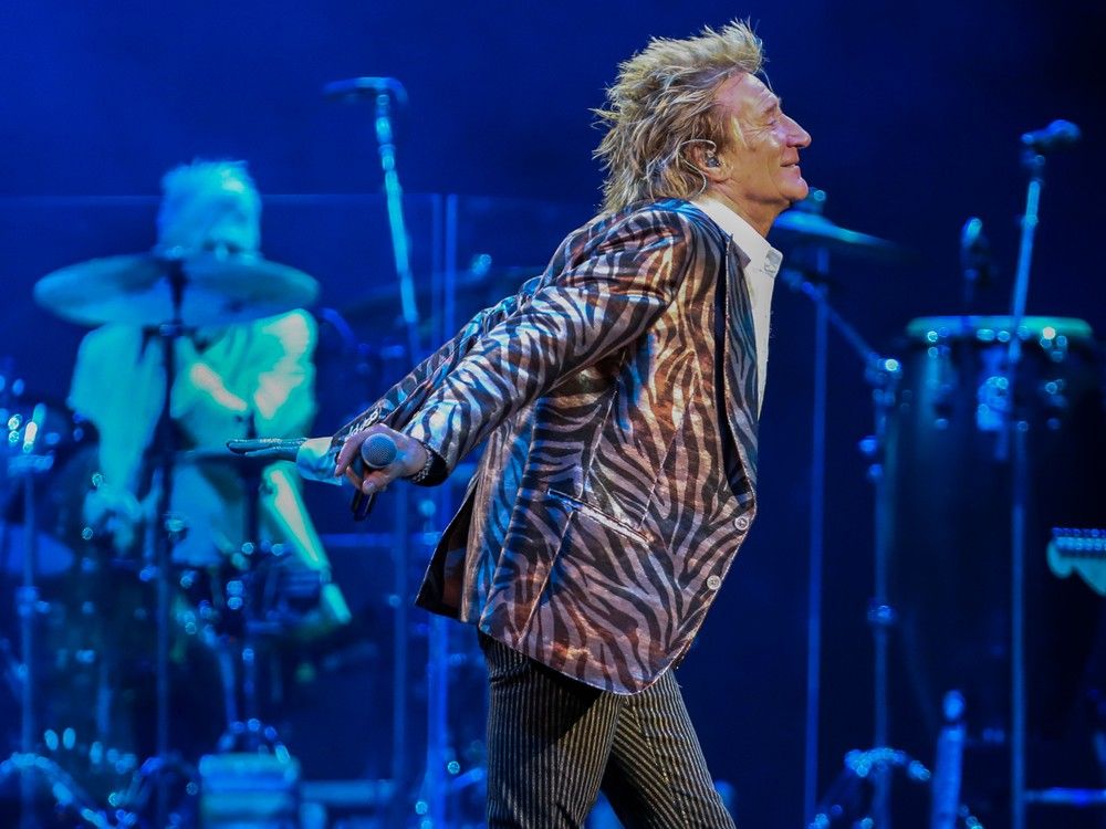 Photos Rod Stewart performs at the Bell Centre Montreal Gazette