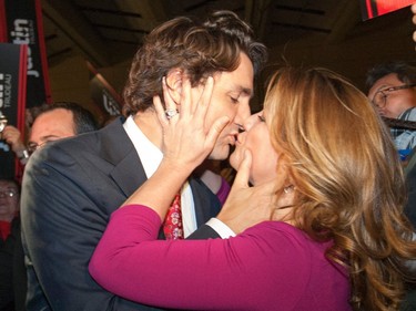 Justin Trudeau kisses Sophie Grégoire Trudeau in a crowd