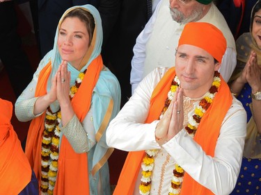 Justin Trudeau and Sophie Grégoire wear traditional Indian clothing