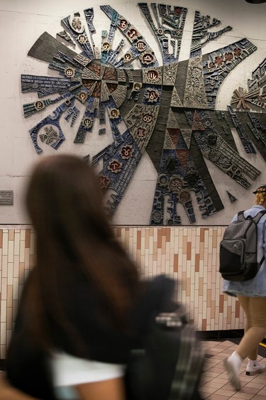 Sculpture at the Cremazie Metro station title Le Poete Dans l’Univers
