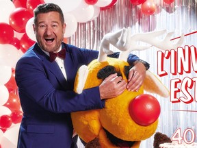 Dany Turcotte, in a suit and bow tie, puts his hands in front of the eyes of a red-nosed mascot next to a cake with '40' on top of it