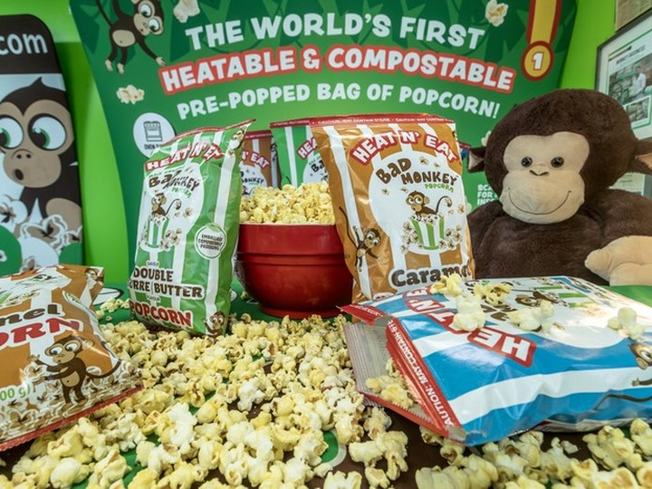  Bad Monkey Popcorn has created a heatable and compostable bag. The company also gives its unpopped kernels to Quebec pig farmers.