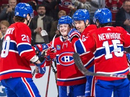 Canadiens players embrace on the ice