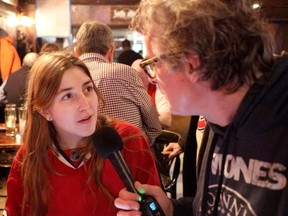 Gazette reporter Brendan Kelly talks to Canadiens fan Camille Gascon at McLeans Pub about the team's goalie situation.