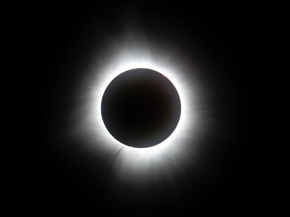 Eclipse photos Quebecers are treated to a spectacular celestial show