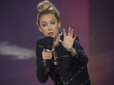 Comedian liza Shlesinger performs.