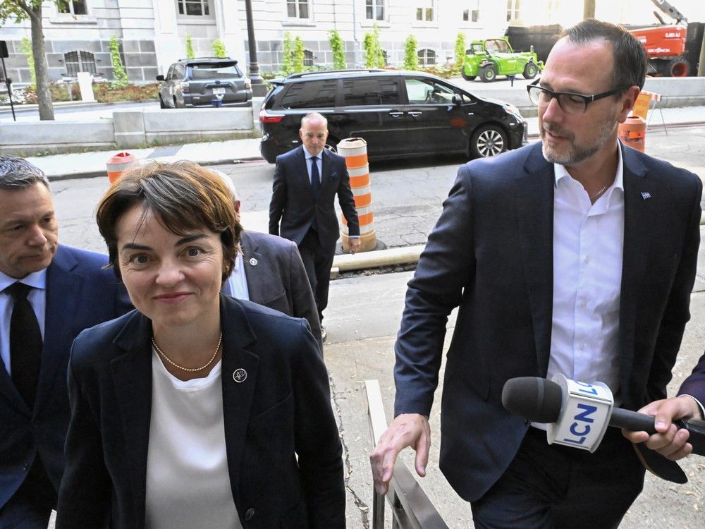 image of 퀘벡, 2025년 두 이민 프로그램 일시 중단