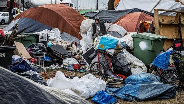  devint vezina is see at the encampment on notre-dame st. on monday, nov. 18, 2024.