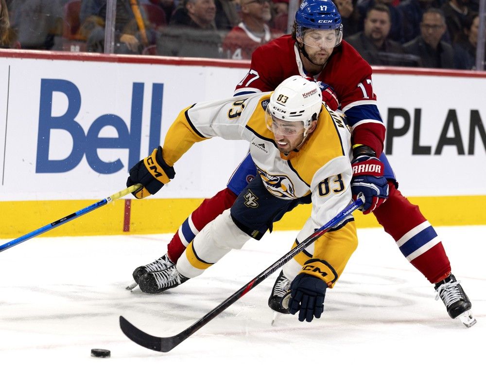  Canadiens’ Josh Anderson (17) ties up Nashville Predators defenceman Adam Wilsby (83) in Montreal, on Thursday, Oct. 16, 2025.
