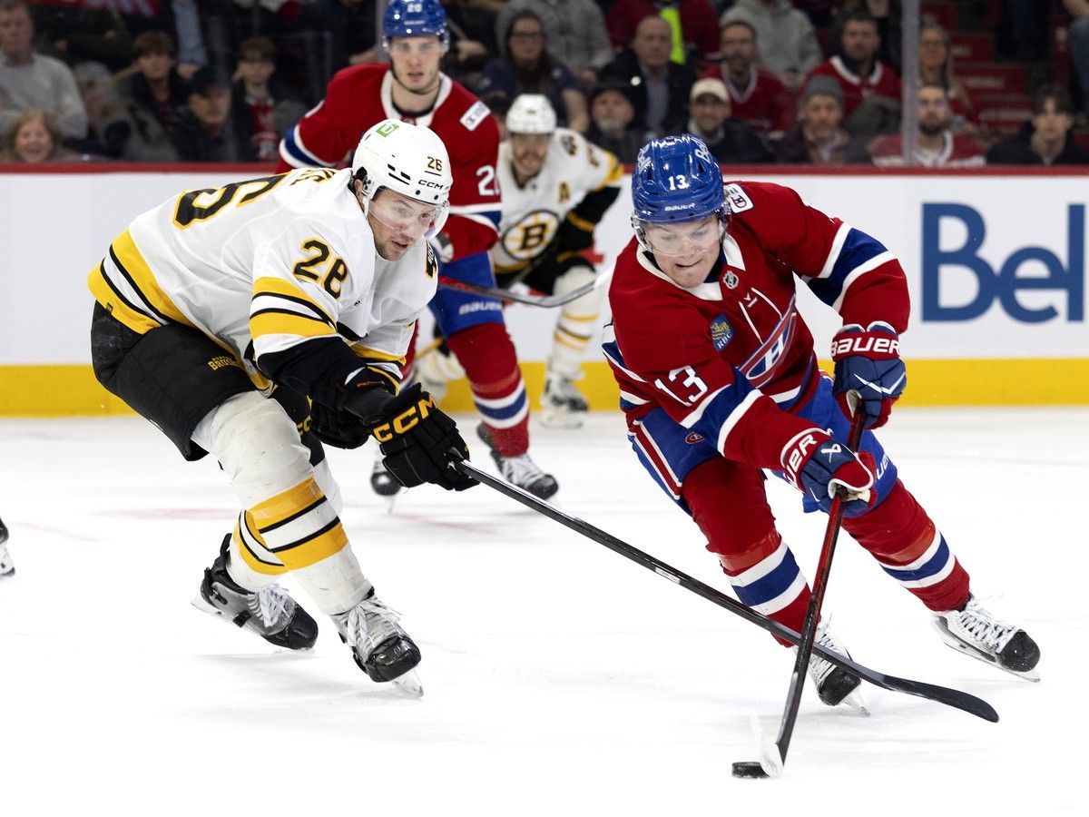 Montreal Canadiens right wing Cole Caufield gets around Boston Bruins centre Elias Lindholm.