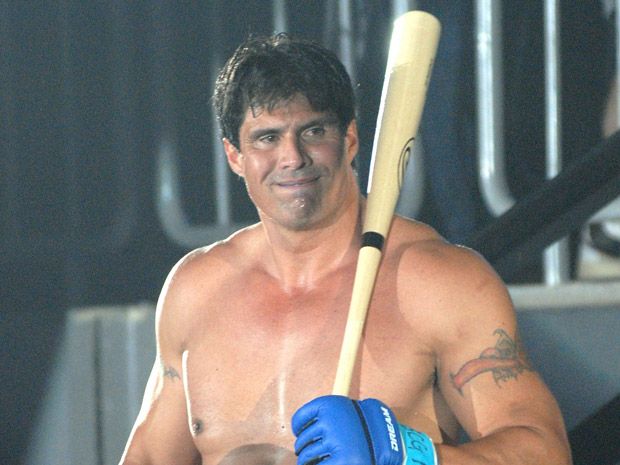 Jose Canseco, on Twitter, talks aliens and time travel