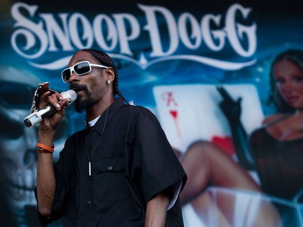 Snoop Dogg Isn't Ashamed to Let Other Artists Write for Him: It's About  What I Can't See