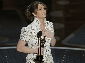 Melissa Leo accepts her Oscar for best supporting actress.