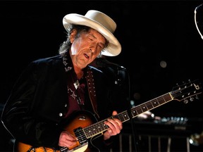 Bob Dylan will perform in a tribute to acoustic music at this year's Grammy awards