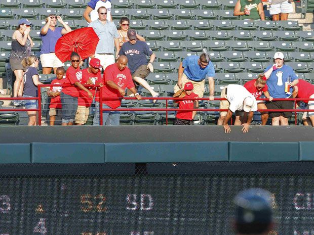 Dugout journal: Attention Rangers fans, do it for the team