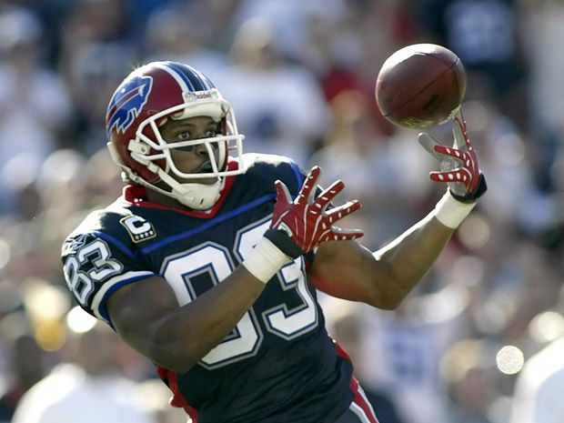 Lawsuit claims Buffalo Bills pass rusher shared naked pictures