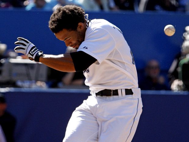 Ouch! Yankees fielder with a helmet throwing fail in London