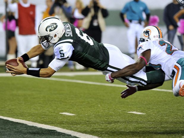 NY Jets' Bart Scott and Darrelle Revis want Mark Sanchez to step