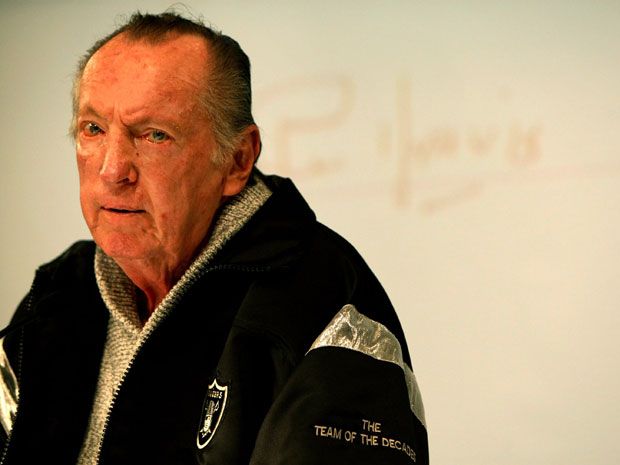 Raiders Owner Al Davis Dies at 82