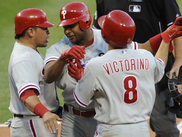 Cliff Lee Ate it During the Phillies' Celebration - Crossing Broad