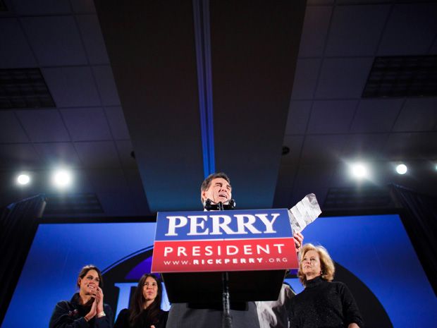 Rick Perry continues drive for president as Michele Bachmann