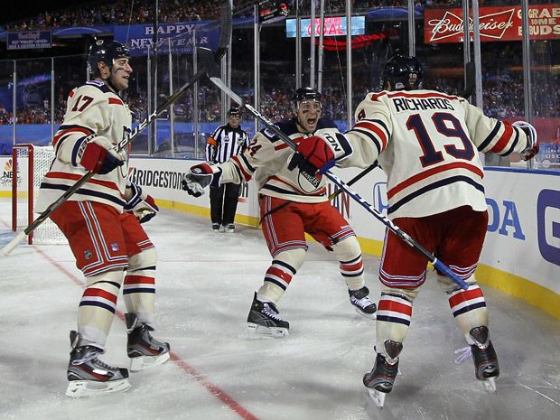 Rangers rally to beat Flyers 3-2 in Winter Classic