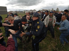 Violence breaks out between white residents of Caledonia, native protestors and the O. P. P. at the Native barricade in Caledonia on Monday, May 22 2006.