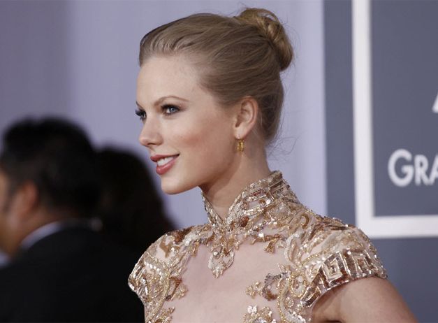 Taylor Swift Gets Special Gift From 'The Hunger Games' Author