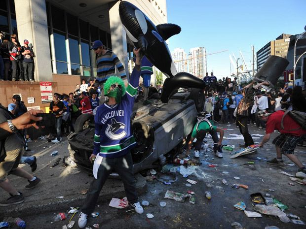 Topless 2011 Stanley Cup Playoffs Canucks Body Painted Fan…