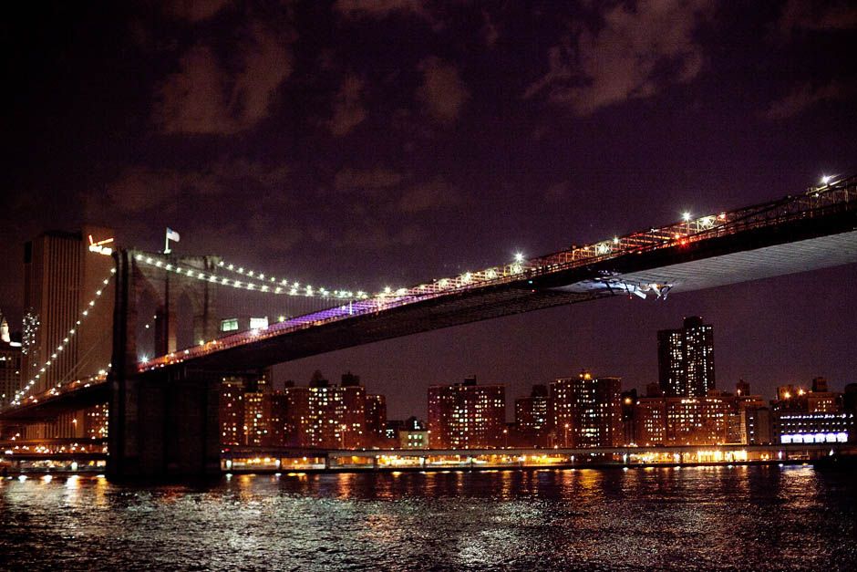 Brooklyn Bridge closed after crane rips open 6 metre hole in