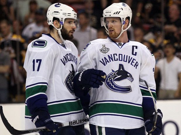 Playing without pressure, Canucks earn another confidence-building