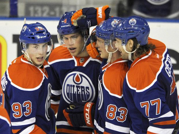 Members of '93 Oilers say they knew two teammates were gay, but it