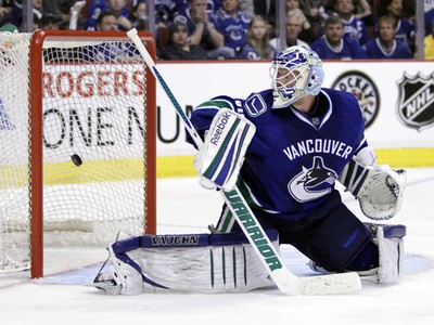 Canucks lose to Kings after shootout in China - Keremeos Review
