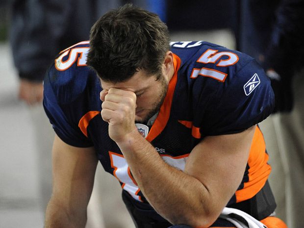 Tim Tebow draws huge crowds for Easter