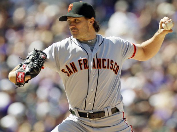 Barry Zito pitches 30-foot curveball (Video)