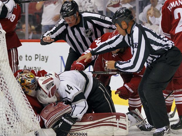 LA Kings Fans Taunt NJ Devils with 'Jersey Shore' Cast