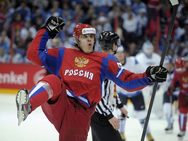 GIF: Alex Ovechkin, Evgeni Malkin have fun in photos with Putin 
