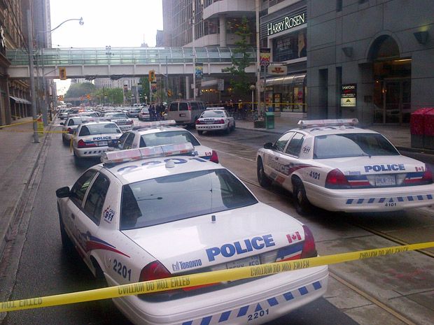 Police called to manage unexpected crowd at Toronto Eaton Centre