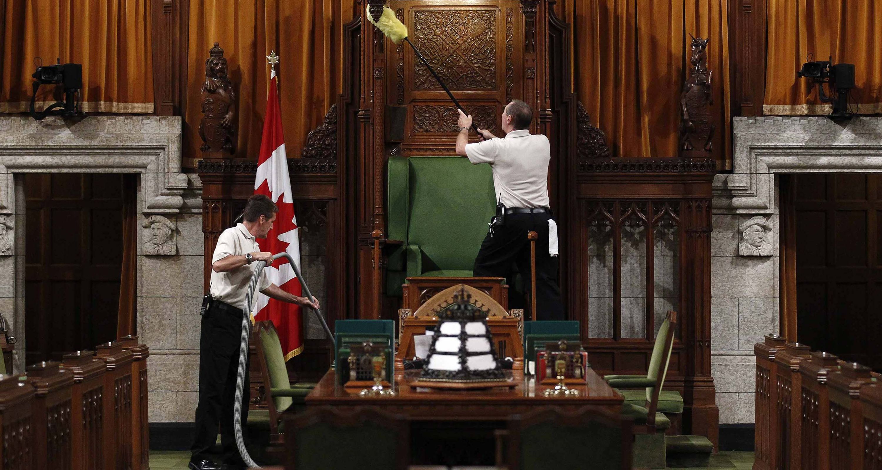 Video Seattle police officer punches 17yearold girl Calgary Herald