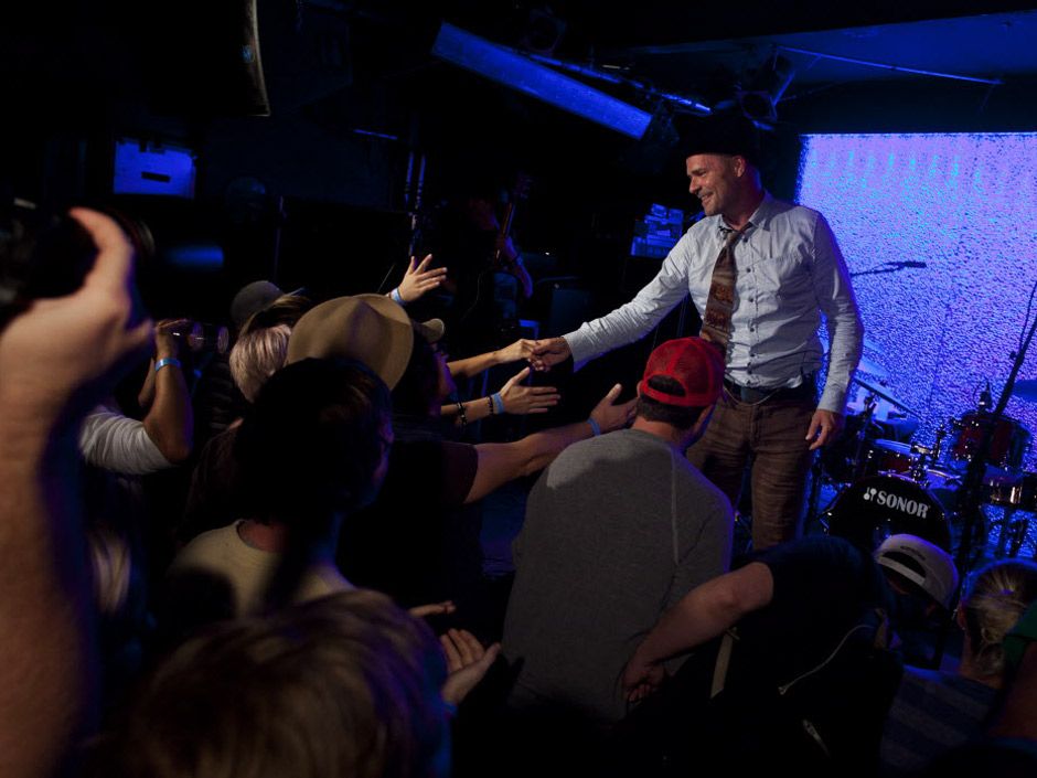 Facebook group used Gord Downie's name to sell t-shirts
