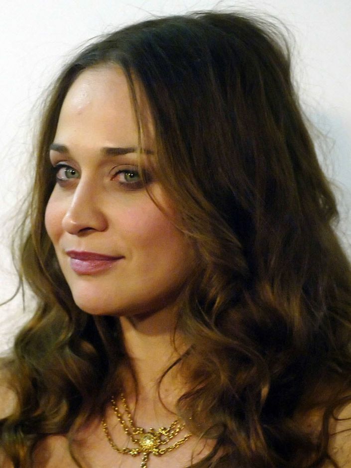 Fiona Apple cancels tour dates to be with her dying dog,