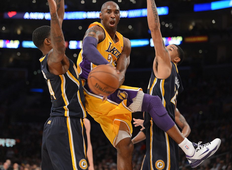 Photos of the night: Kobe Bryant threads the needle | National Post