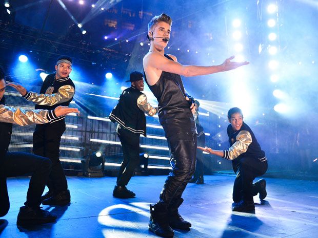 Justin Bieber's Toronto concert includes surprise performance by Drake ...