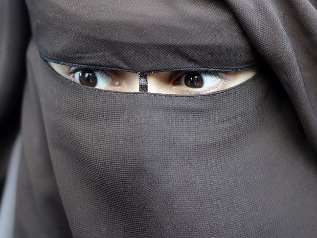 A witness can wear a niqab in some cases, Supreme Court rules in split ...