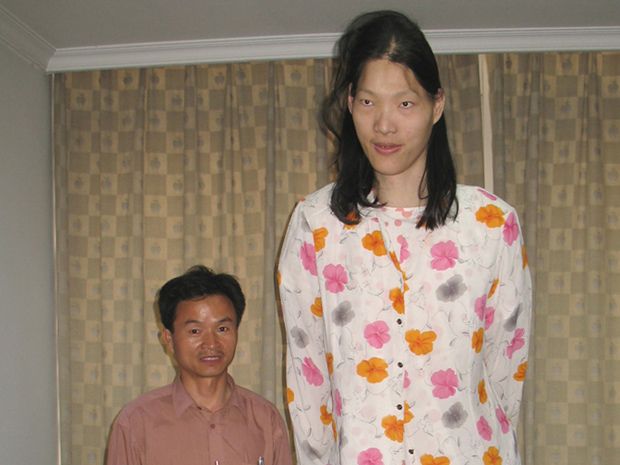 Yao Defen, world's tallest woman, dies after anguished life at 7