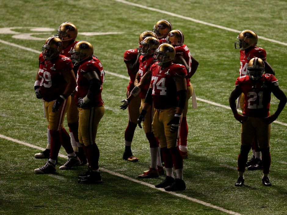 49ers Players Host 15 Students from SPAAT for a Holiday Blitz Shopping Event