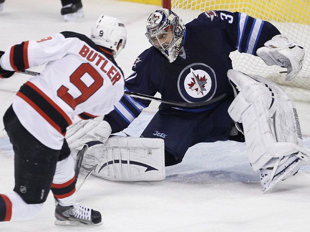 Winnipeg Jets' Andrew Ladd (16)warms up as the Jets prepare to